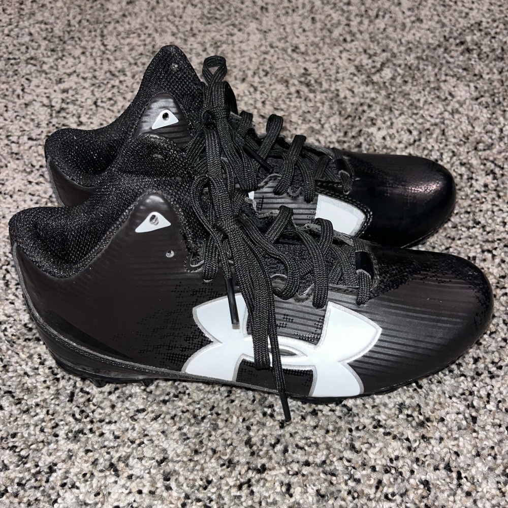 Youth Under Armour cleats - Picture 4 of 6